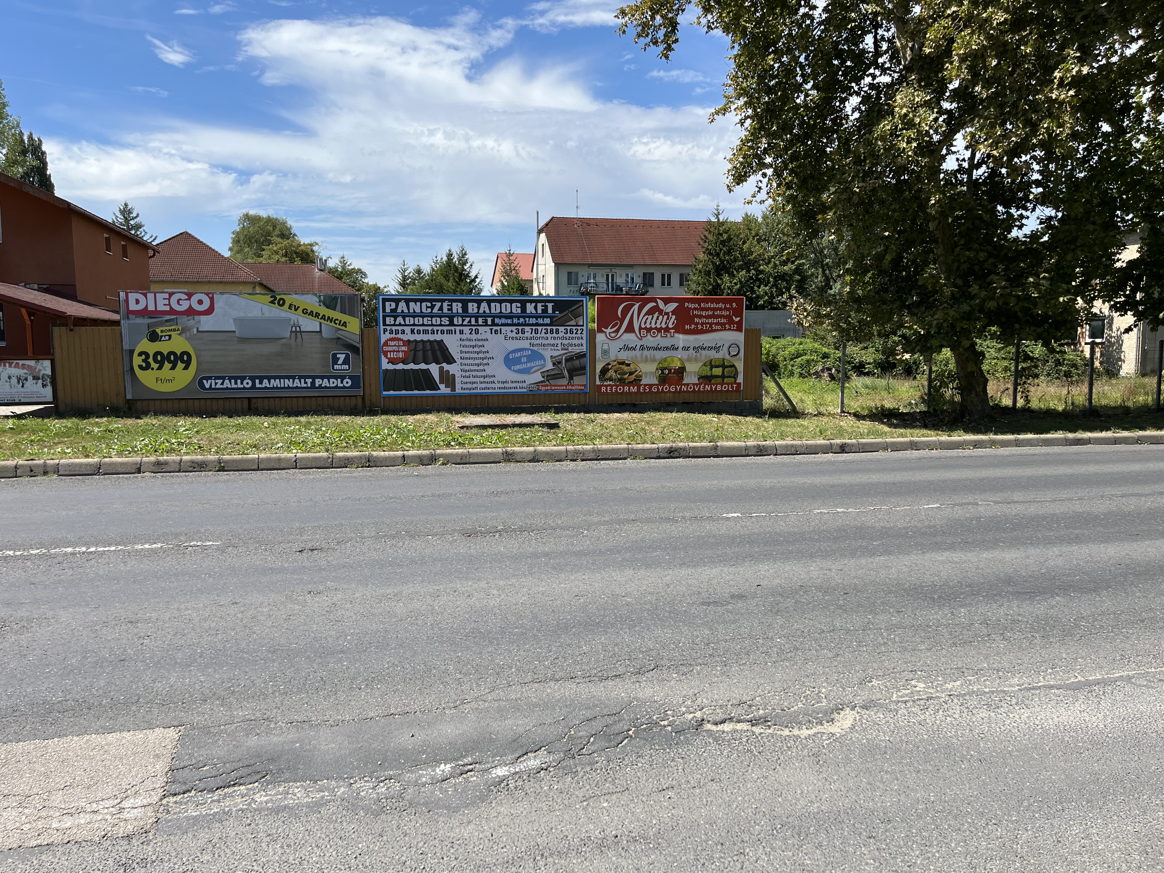 Pápa,Molinós reklámfelületek.JPG (7.70 MB)